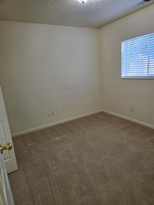 Building Photo - Beautiful Orem 2 bedroom condo