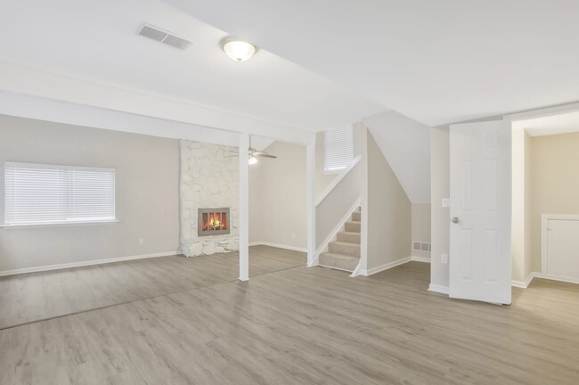 Building Photo - 4061 Oak Stone Dr