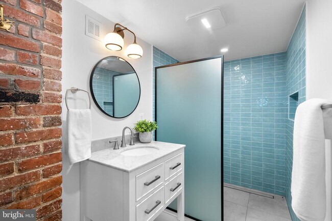 Building Photo - 1616 Kilbourne Pl NW