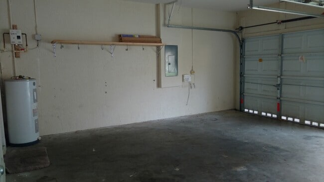 Building Photo - 1712 NE 9th Dr