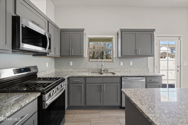 Building Photo - 629 Cedarwood Ave
