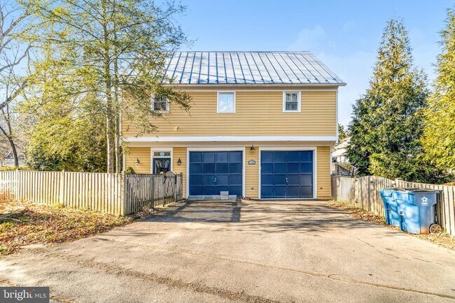 Building Photo - 7153 Main St