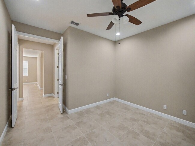 Building Photo - 12115 SW Bennington Cir