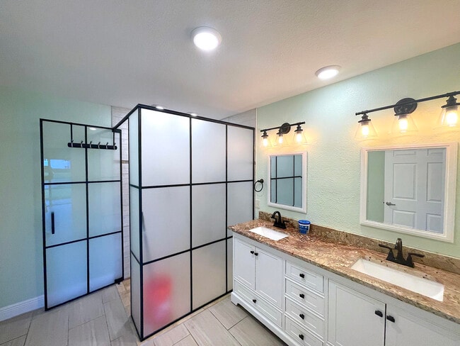 Building Photo - 1840 Sandhill Crane Dr