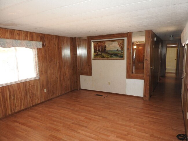 Building Photo - Corner Lot