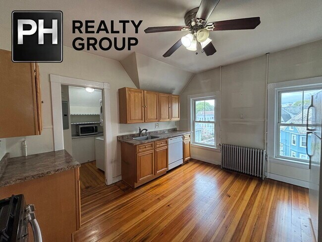 Building Photo - Park Road, Belmont, MA 02478 - 2 BR 1 BA triplex