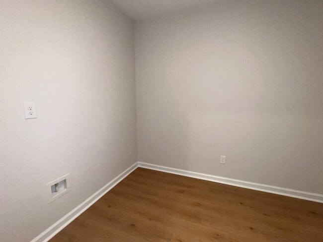 Building Photo - 158 Atherstone St