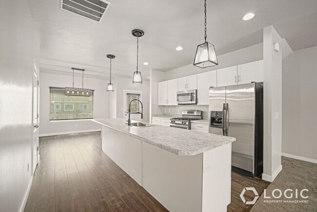 Building Photo - 1733 W 10 S