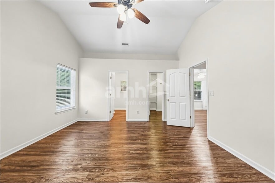 Building Photo - 3801 Wingdale Ct