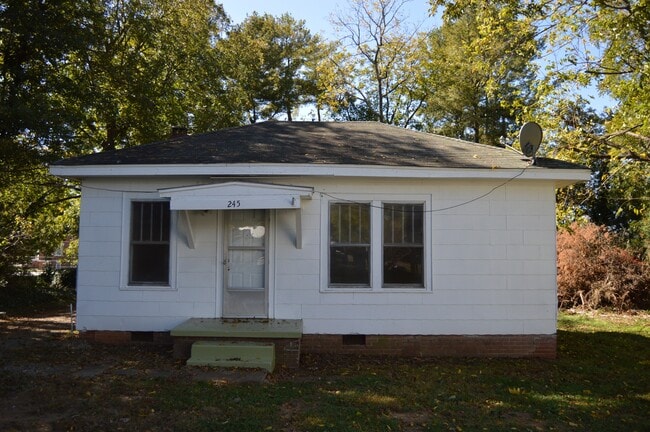 Primary Photo - 245 N Main St