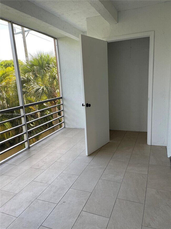 Building Photo - 10110 Boca Entrada Blvd