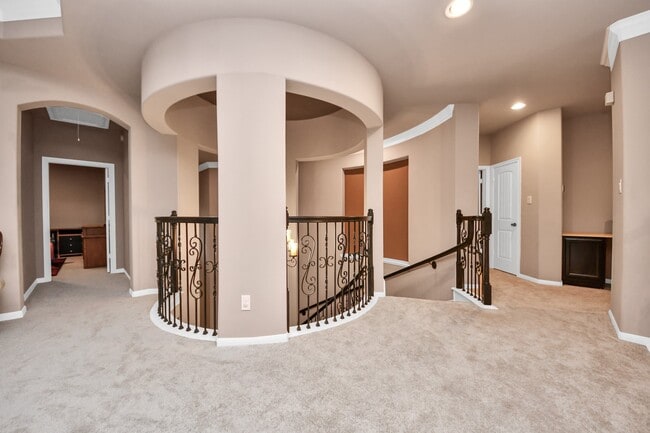 Building Photo - 2895 Ragusa Ln