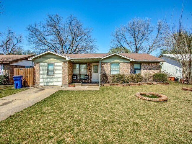 Primary Photo - 1533 Meadowcrest Dr