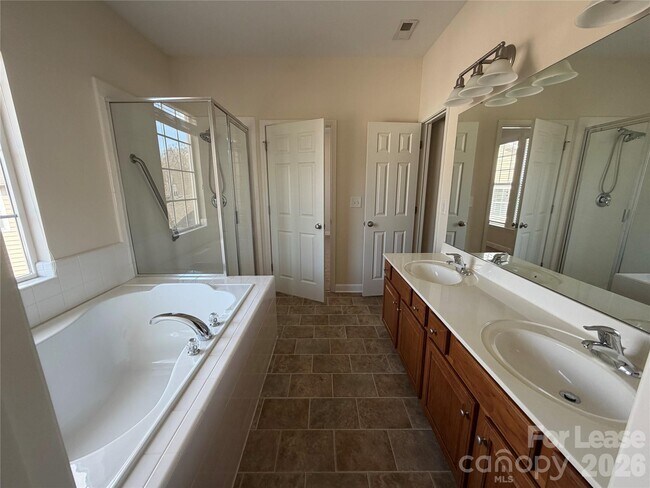 Building Photo - 9315 Rosalyn Glen Rd