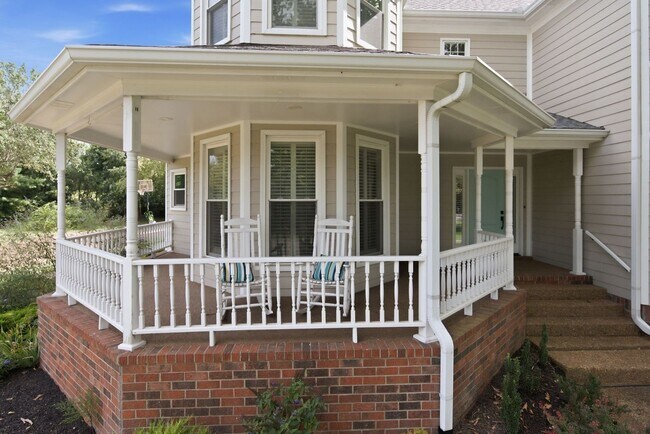 Building Photo - 1733 Carriage Ct