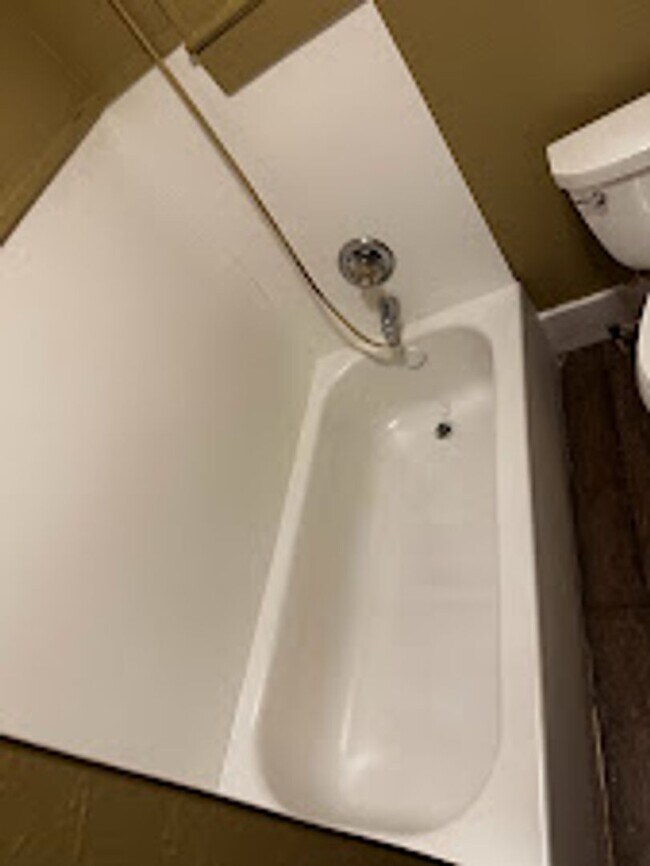 Building Photo - MOVE IN SPECIAL!! FIRST MONTH FREE!