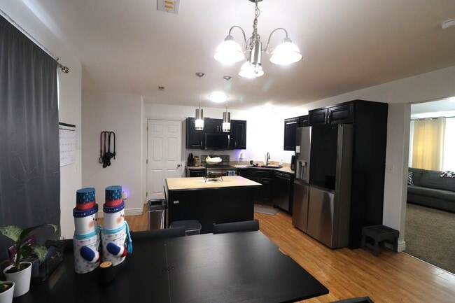 Building Photo - Spacious home for rent!