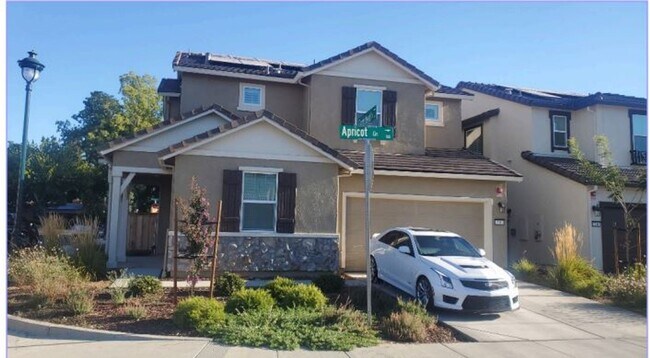 Building Photo - Welcome to 700 Apricot! Located in the heart of Vacaville.