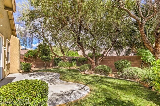 Building Photo - 2121 Silvereye Dr