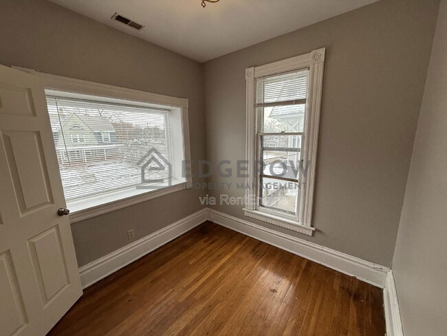 Building Photo - 725 Prospect Ave SE