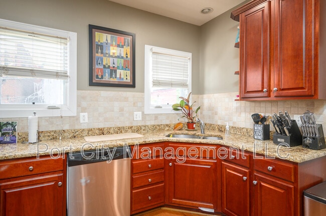 Building Photo - 9 Yogurt Ln