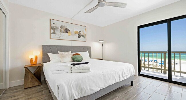 Building Photo - 556 Coral Ct