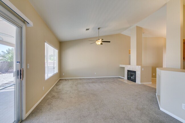 Building Photo - Charming Single-Story Home with Spa & Covered Patio Near Spencer & Wigwam in Las Vegas