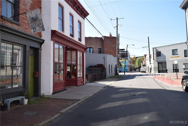 Building Photo - 407 Brook Rd