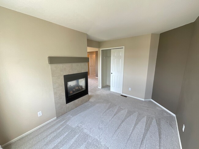 Building Photo - 3 Bedroom Home Available Near Barnes Rd & ...