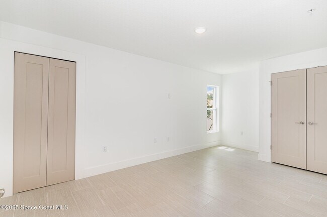 Building Photo - 1605 Par St NE
