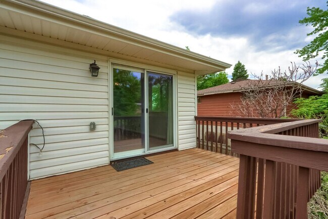 Building Photo - Beautiful 4-Bedroom, 3-Bathroom Home! Ever...