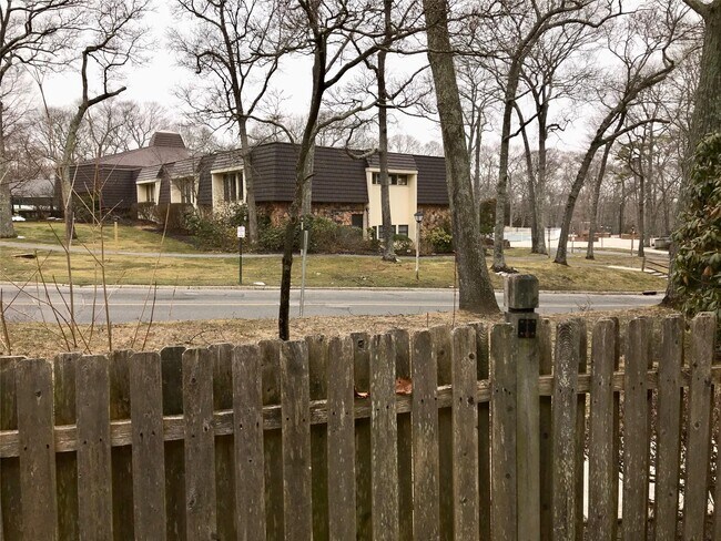 Building Photo - 309 Clubhouse Ct