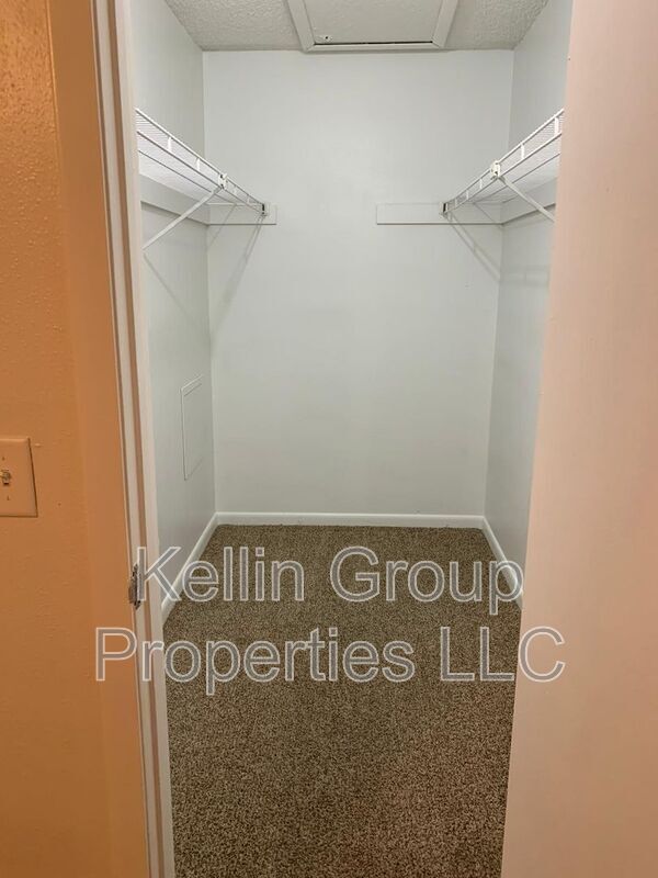 Building Photo - 858 Fox Lake Dr