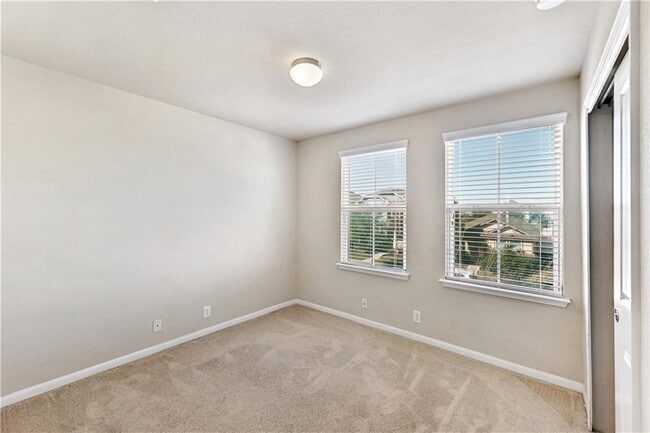 Building Photo - 930 Alamo Plaza Dr