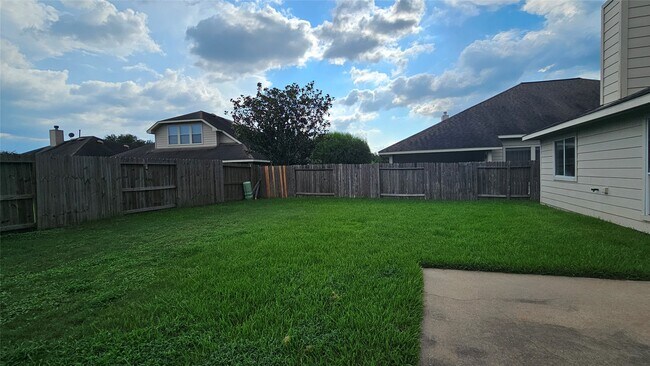 Building Photo - 18015 Willow Cliff Ln