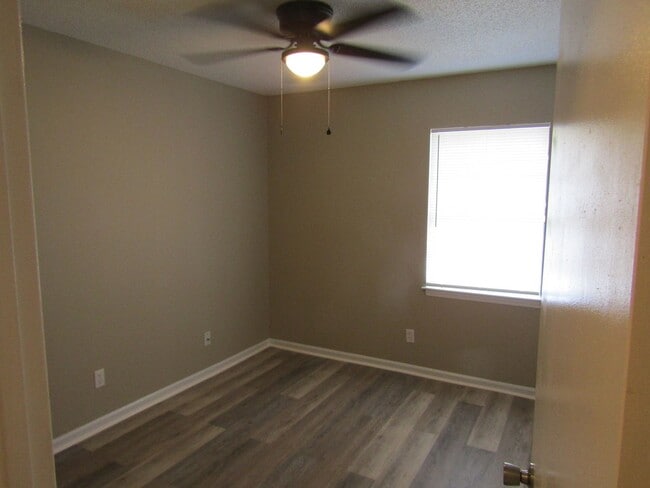 Building Photo - 255 Garden Cir