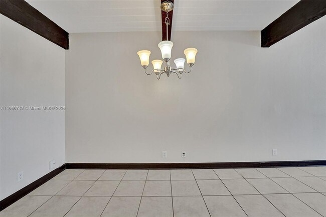 Building Photo - 760 E Coco Plum Cir