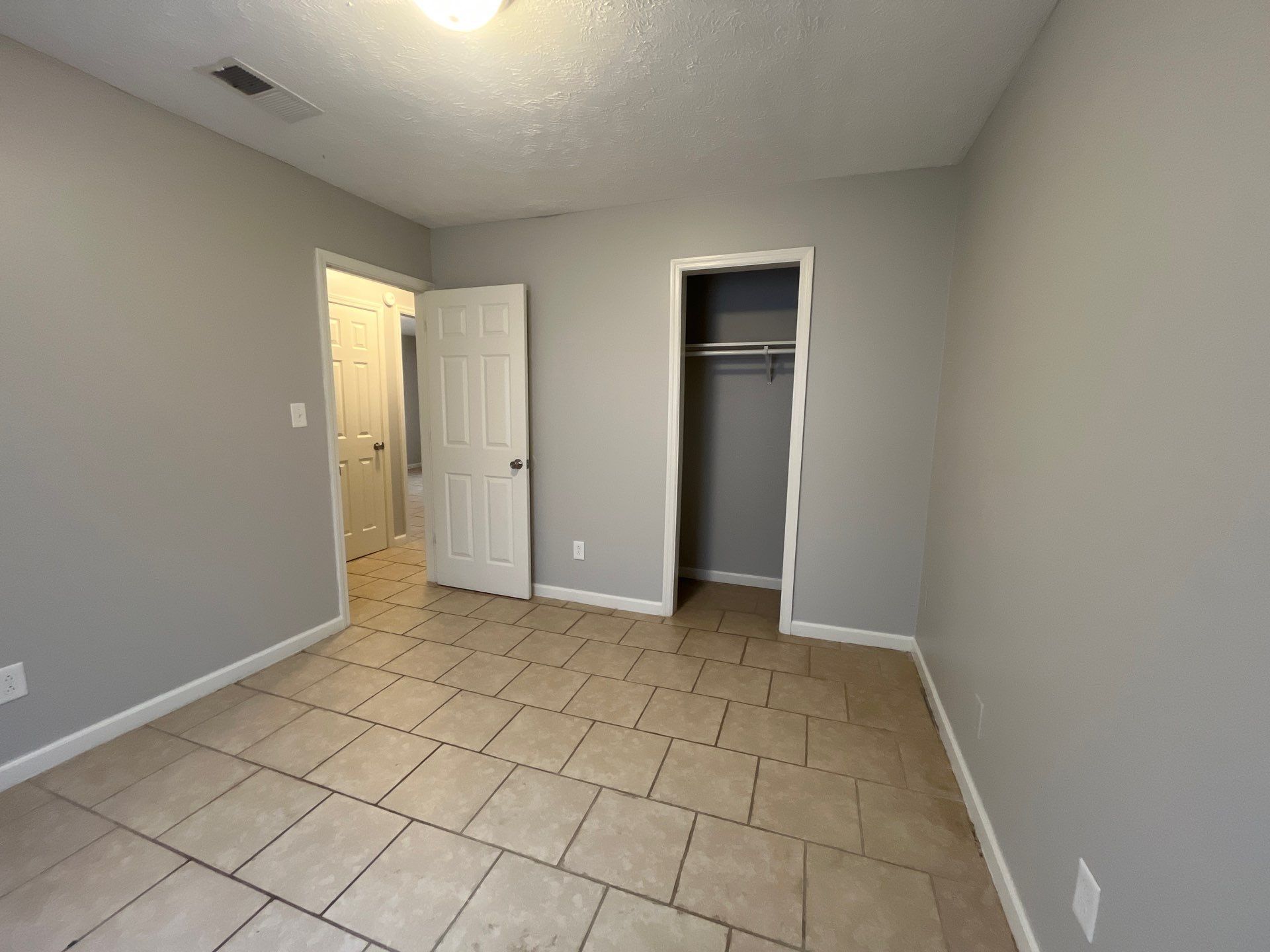 Building Photo - 17 Susan Cv