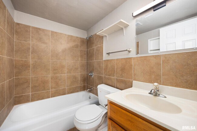 Building Photo - 2975 W Cannes Dr