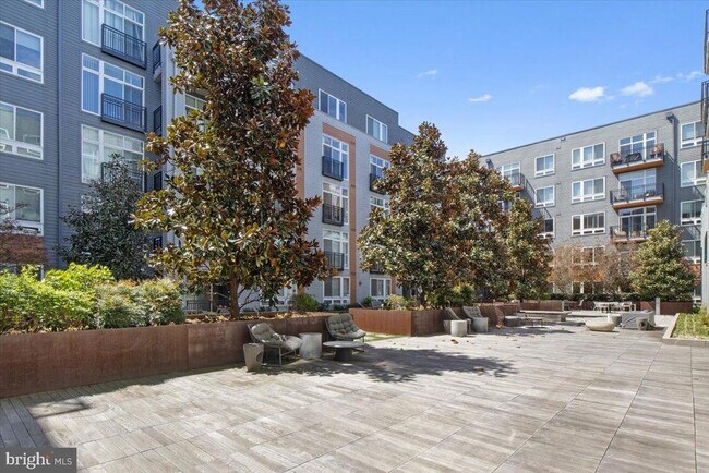Building Photo - 145 Riverhaven Dr