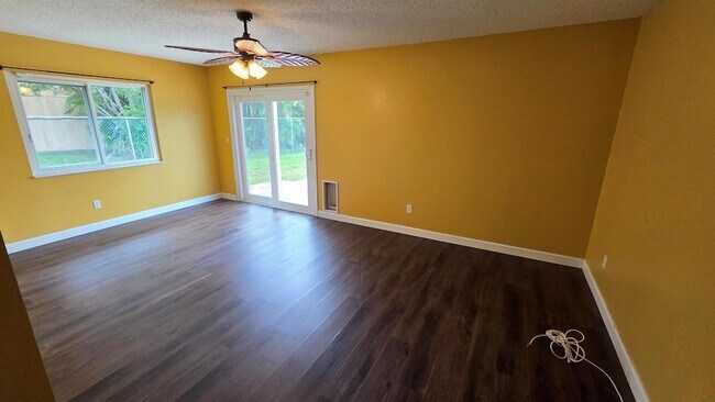 Building Photo - 2209 SE East Dunbrooke Cir