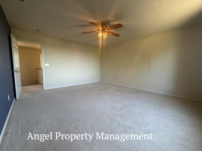 Building Photo - 1245 Oak Haven Way