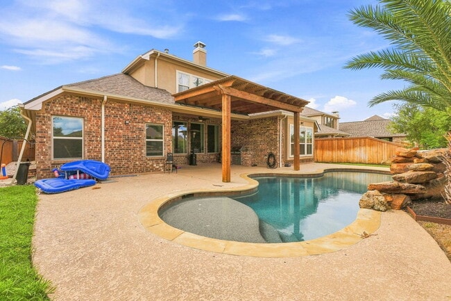 Building Photo - 17915 Creek Bluff Ln
