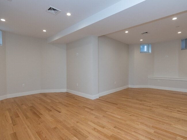 Building Photo - 5 Tovar St