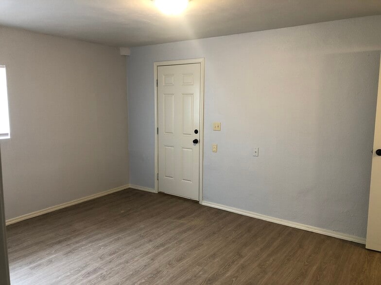 Large bedroom with door to the backyard - 105 W 2nd St Lower