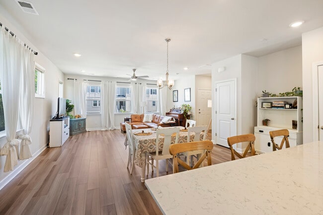 Building Photo - 210 Winding River Dr