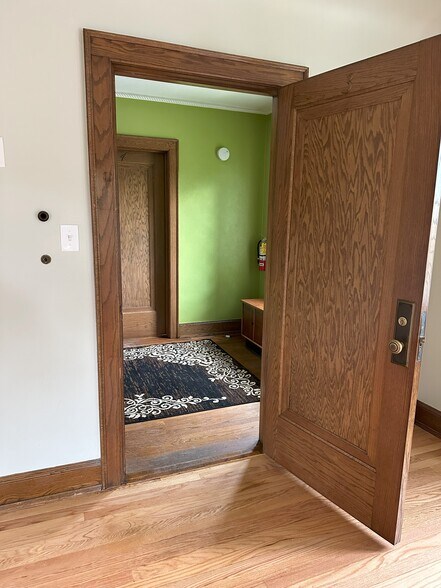 Upper Landing - 6615 W Bluemound Rd