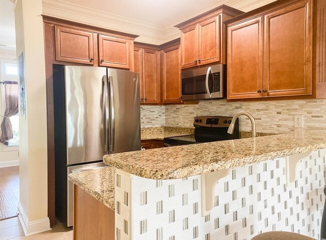 Building Photo - 780 Gabreski Ln