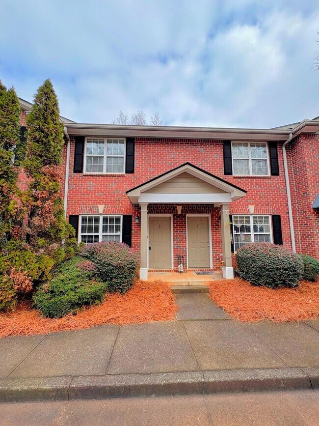 Building Photo - AVAILABLE NOW!  2-bedroom |  2.5-bathroom condo—move-in ready | Easy Access to Downtown Athens