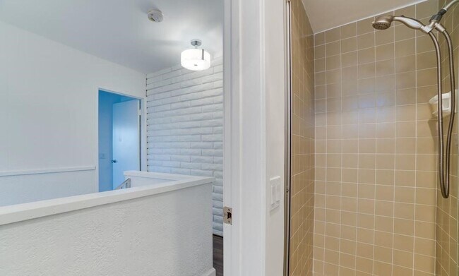 Building Photo - 16-18 REEF ST.